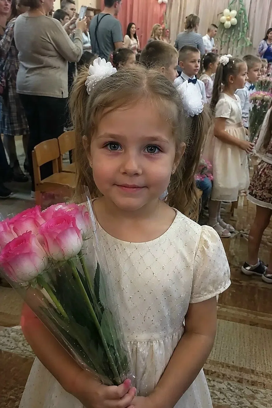 На выпускном в детском саду чужая девочка подбежала к моему мужу и закричала: «Папа, ты...