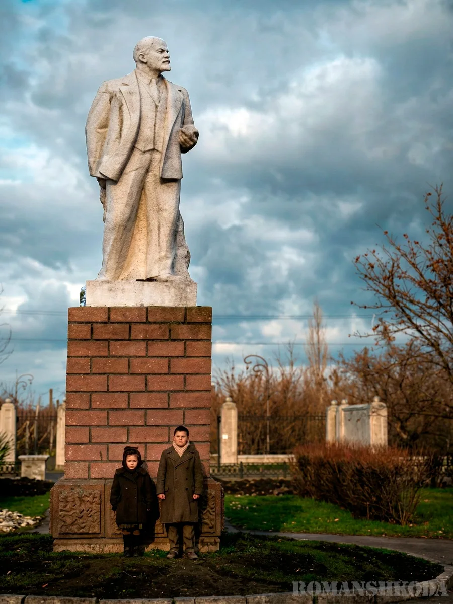 Напротив проходных завода "Красный октябрь" когда-то стоял памятник Ленину. Сейчас там красота, благ