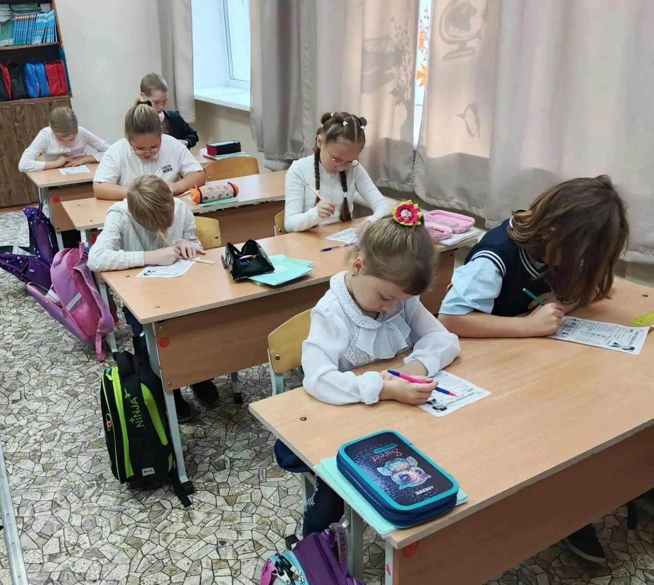 В этот понедельник на уроках «Разговоры о важном» мы вместе с ребятами искали ответ на ...