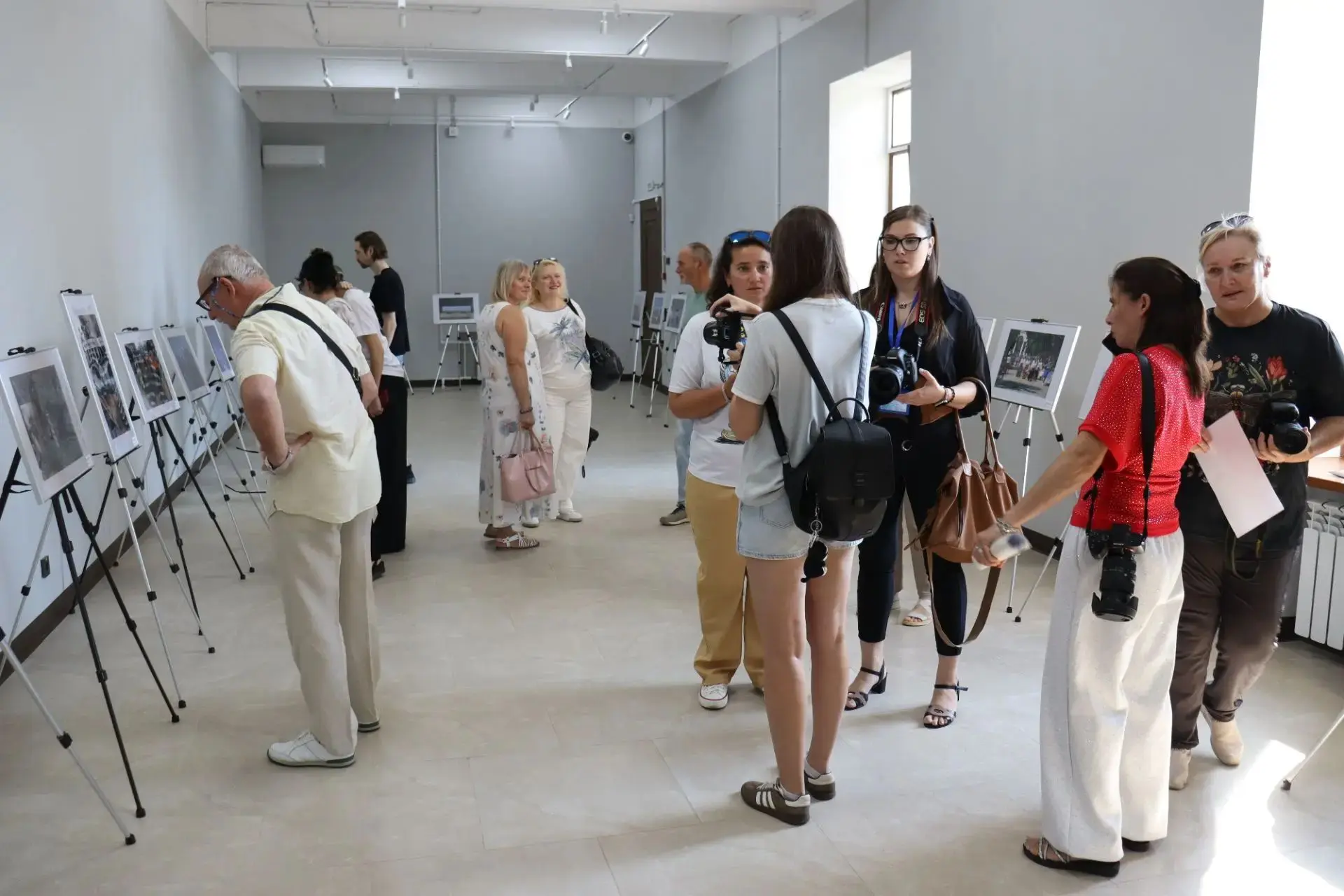Ко Дню года в Краеведческом музее открылась выставка Мариупольского фотоклуба и Мариупо...