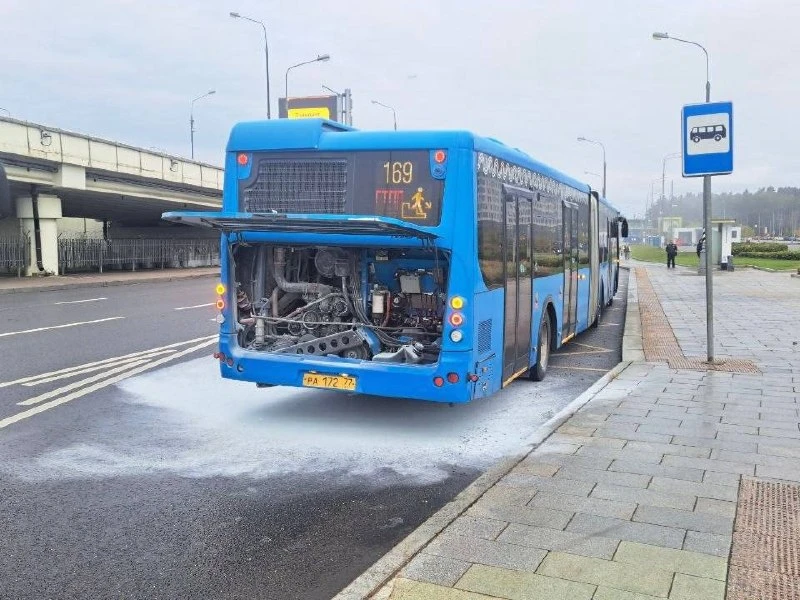 🚌 Автобус №169 задымился у остановки в Новой Москве