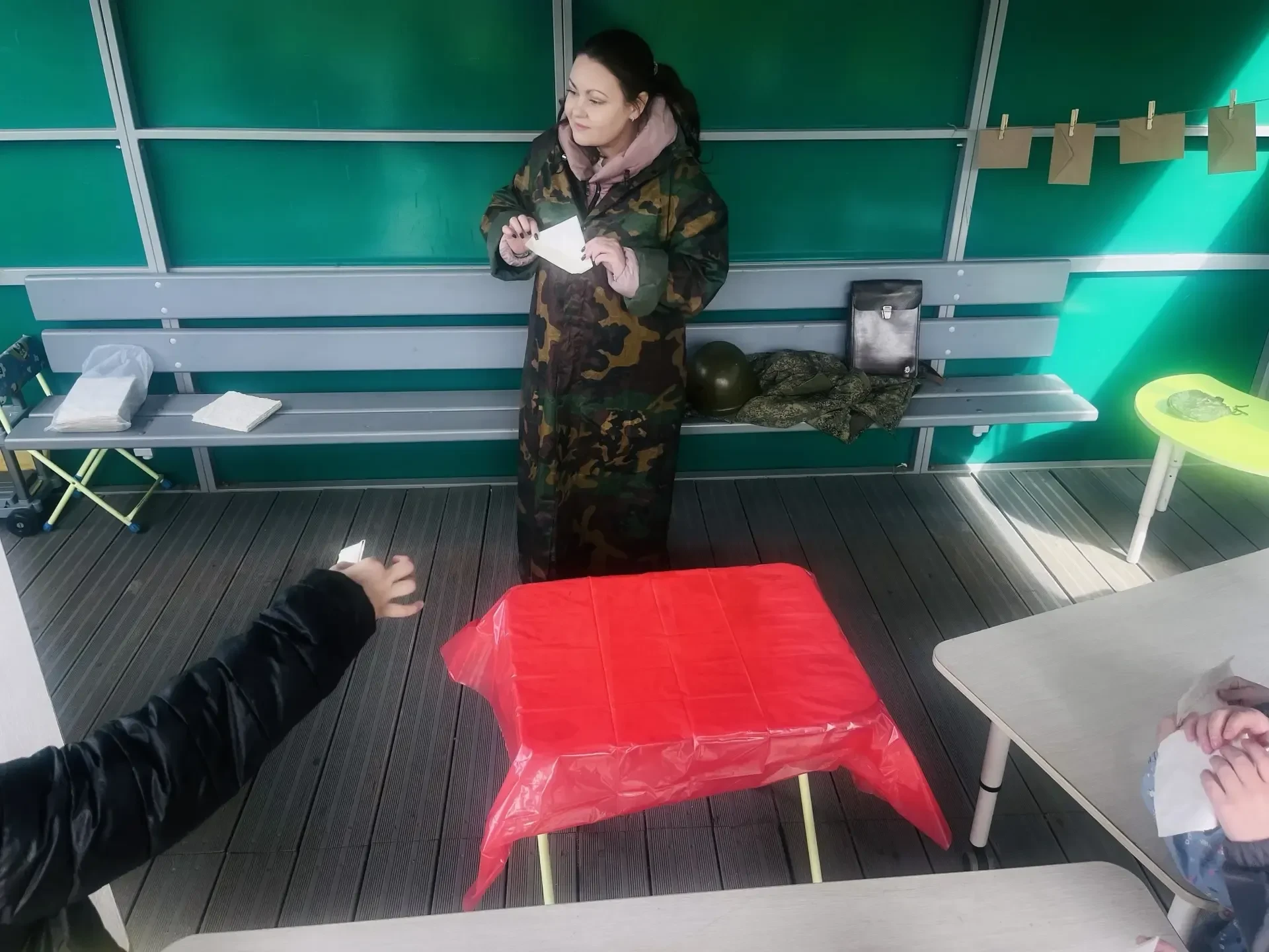Вторая часть – "Квест-игра" – превратила праздник в увлекательное приключение. Пять команд юных отпр