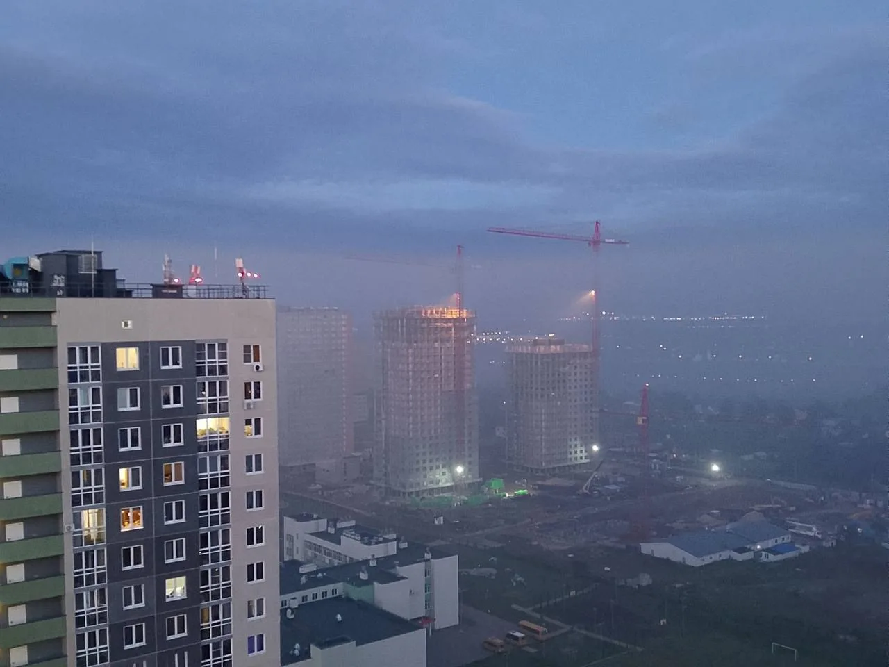 Жители Анкудиновки, ЖК «Цветы» и Щербинок вчера вечером заметили запах дыма на улице.

Со слов очеви