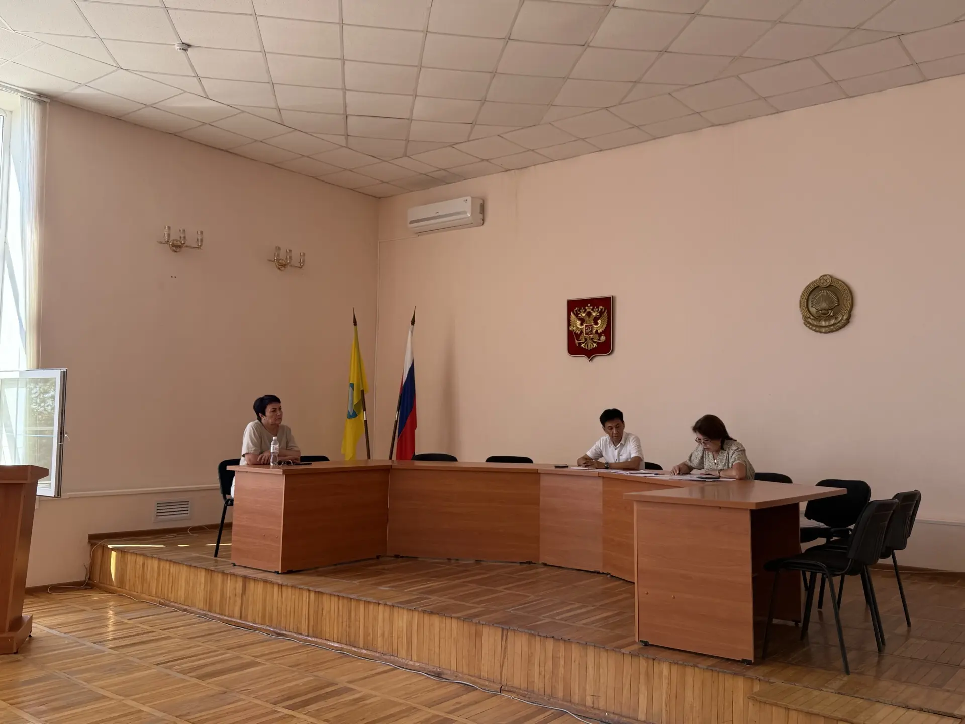 Накануне состоялось очередное заседание Комиссии по делам несовершеннолетних и защите и...