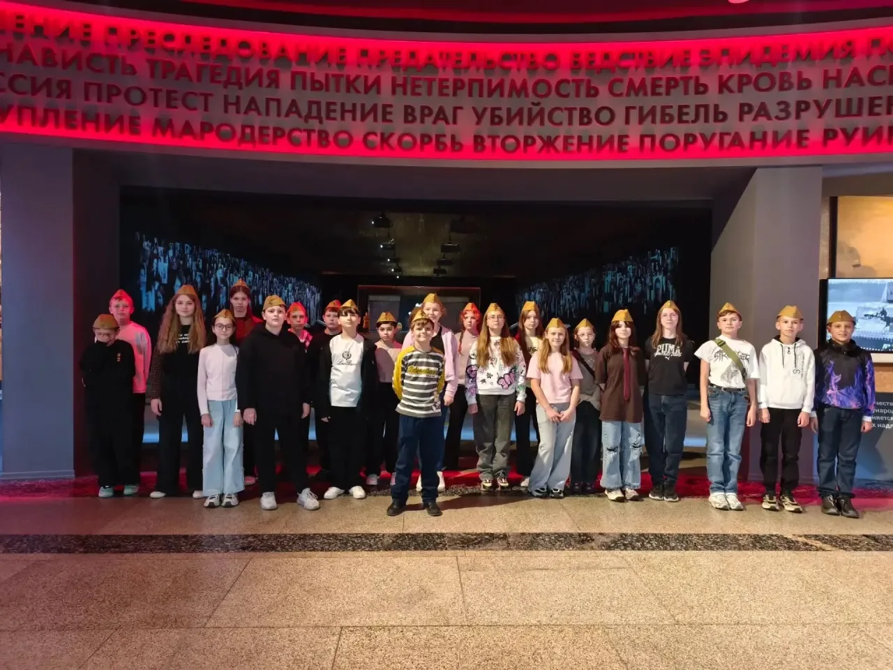 🕊️ «Мы помним, мы гордимся»: 5-е классы МОУ СОШ №18 посетили Музей Победы