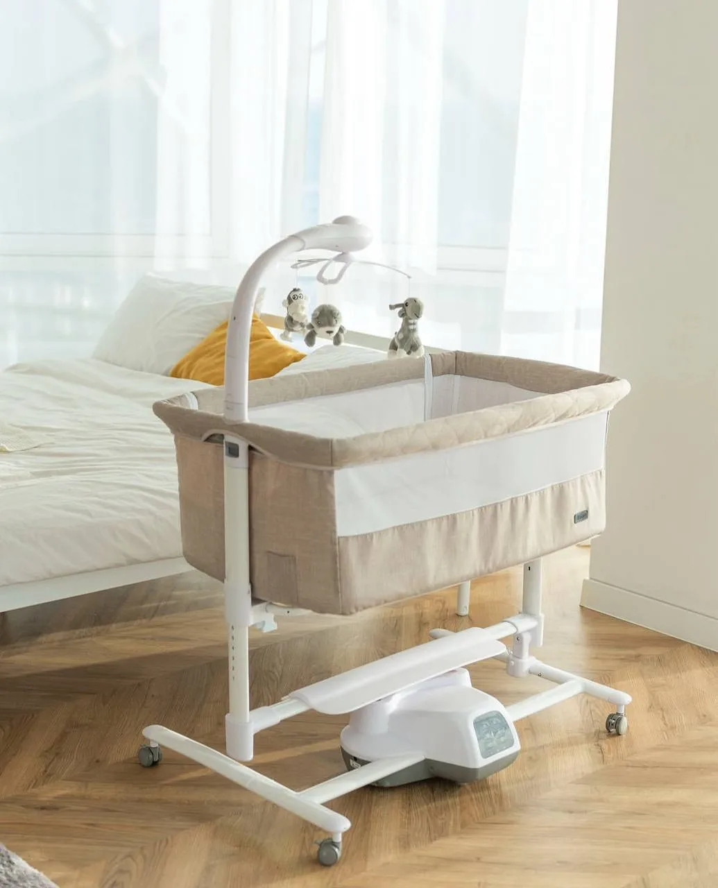 CARRELLO Bloom - это приставная колыбель, которая обеспечивает комфорт и безопасность в...