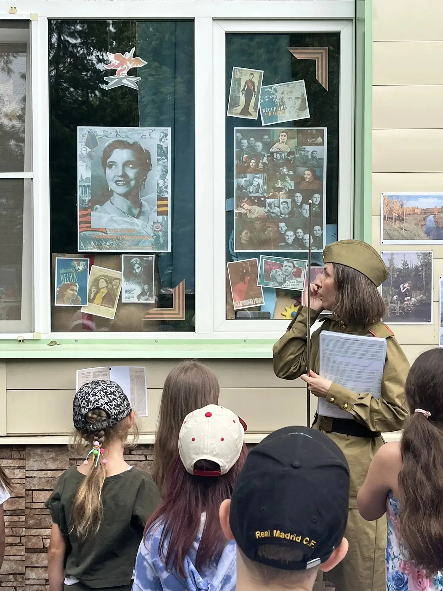 Окна Победы: как мы говорим о важном с детьми

22 июня, в День памяти и скорби, воспитанники 1-го от