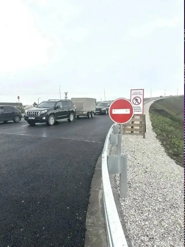 Левая сторона готова
Сегодня запустили движение по левой стороне путепровода на улице Фабричной. Рем