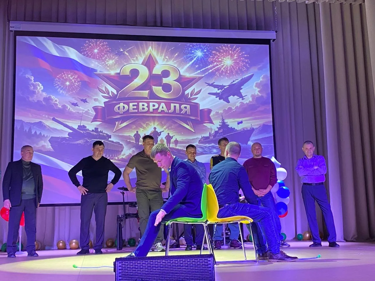 🎉 В Толмачевской школе №61 состоялся незабываемый баттл отцов, приуроченный к празднованию Дня защит