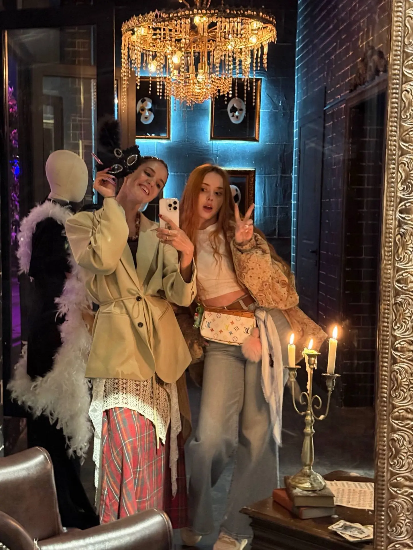на выходных ходили на ночь музеев! 🖤✨
со школы люблю это мероприятие, бесплатно вечером сходить с д