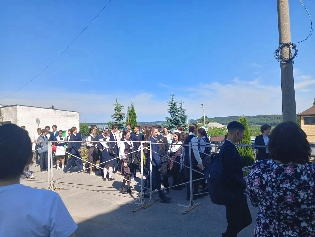 11 июня в ППЭ 2101, МБОУ «Балтасинская СОШ», учащиеся сдали единый государственный экза...