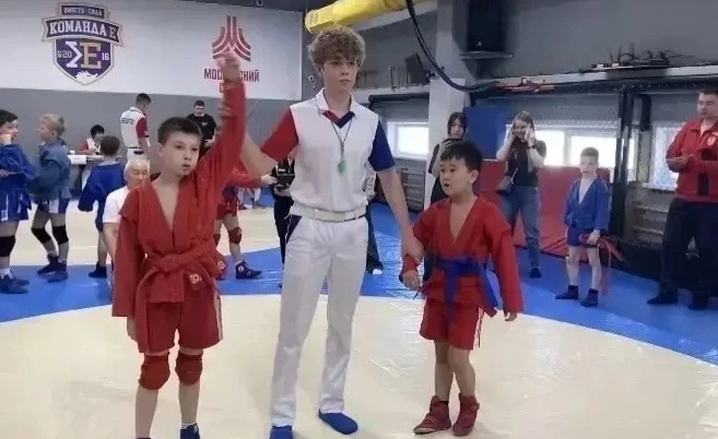 🏆 Гордимся нашим чемпионом!  Владимир, ученик 3-А класса, занял 1 место в турнире по самбо!  Это рез