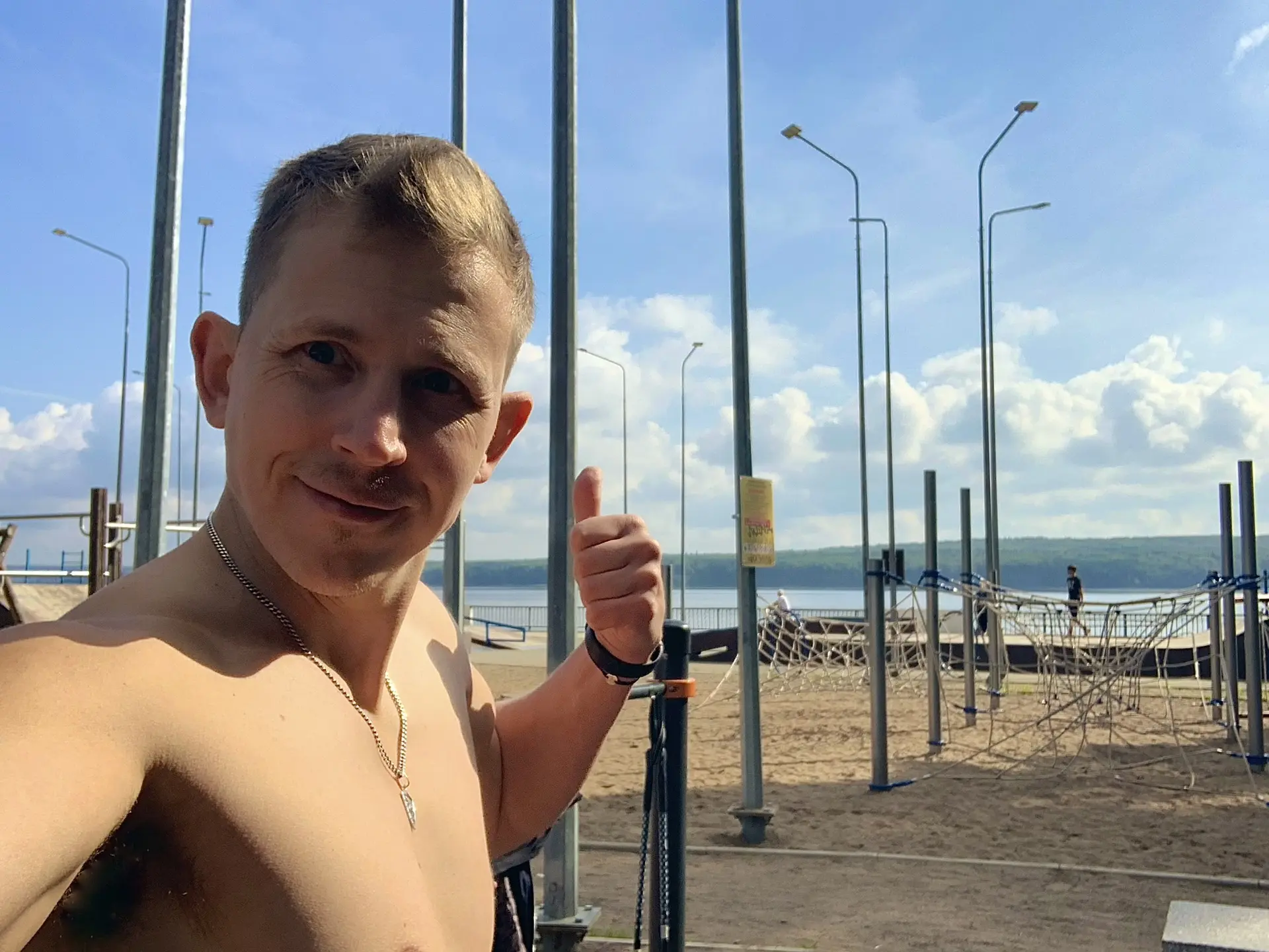 Кто не курит и не пьёт - ровно дышит, крепко бьёт!💪😎