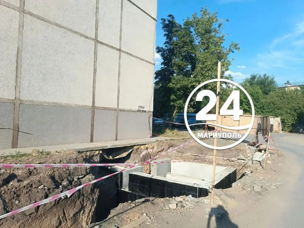 🛠 На улице Куприна и на территории ближайших дворов в Мариуполе идут масштабные работы...