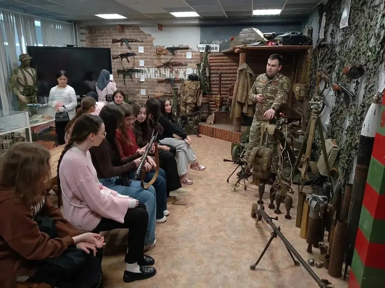 Студенты-фармацевты посетили Музей воинской славы школы №26 и Клуб «Арсенал»  Для студентов кафедры 