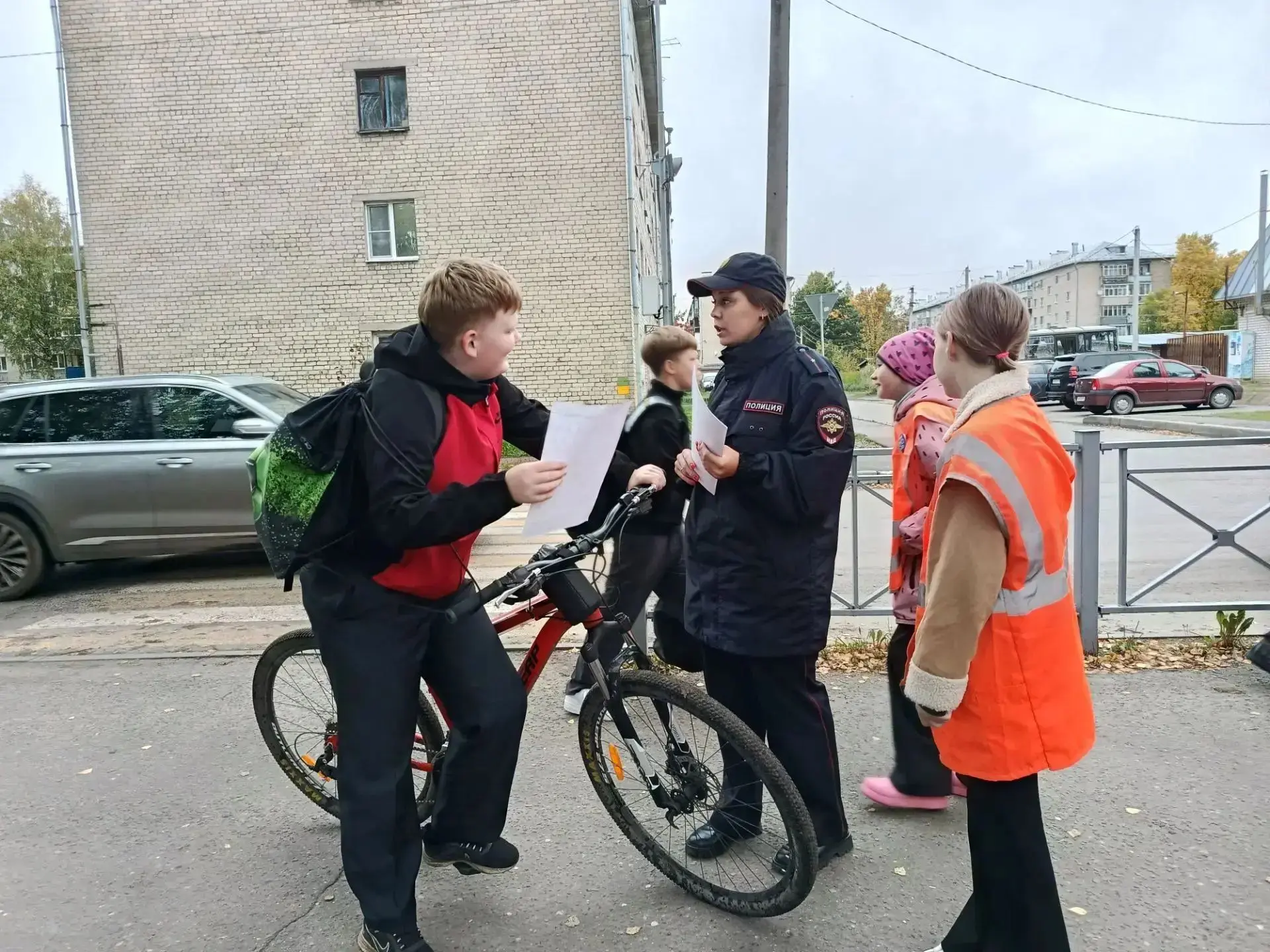 Сегодня отряд ЮИД под руководством Елены Александровны Шиловской совместно с инспекторо...