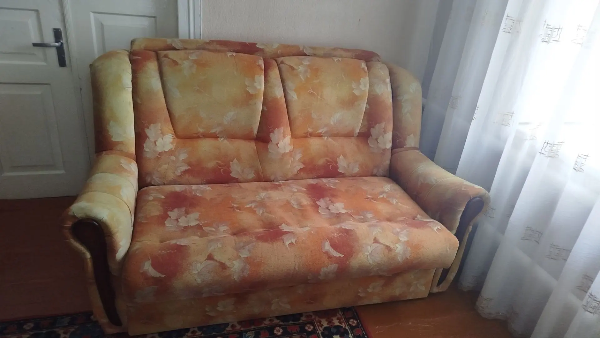 Продам диван. Цена договорная. +79900554728