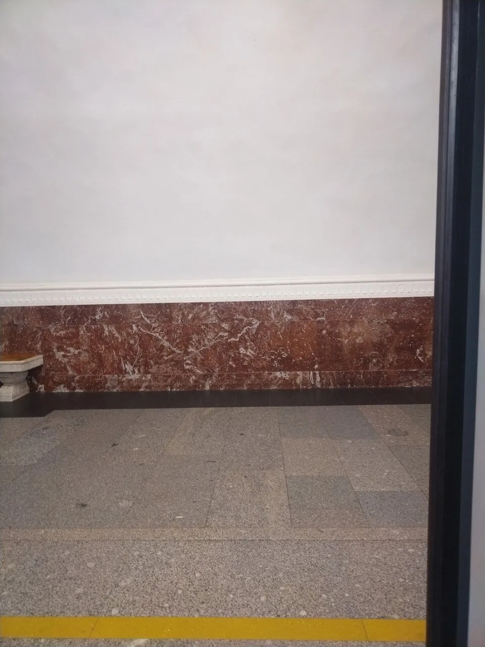 Сейчас 13ч26 в метро объявляют -
Станция метро Гостиный двор закрыта, поезда проследуют станцию без 