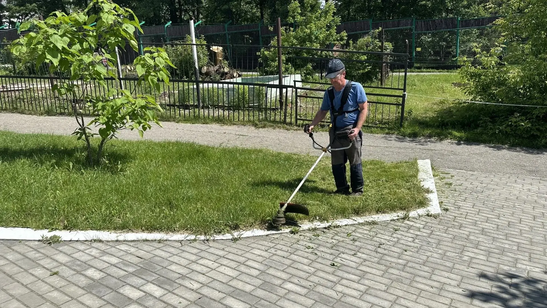 В Пензенском зоопарке прошёл субботник 🌿

Сотрудники Пензенского зоопарка приняли участие в областн
