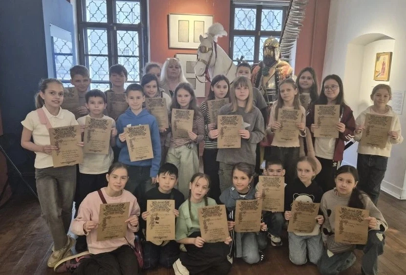 Начало каникул у наших учеников  🍀 Ученики 9 «3» класса вместе с советником директора по воспитанию 