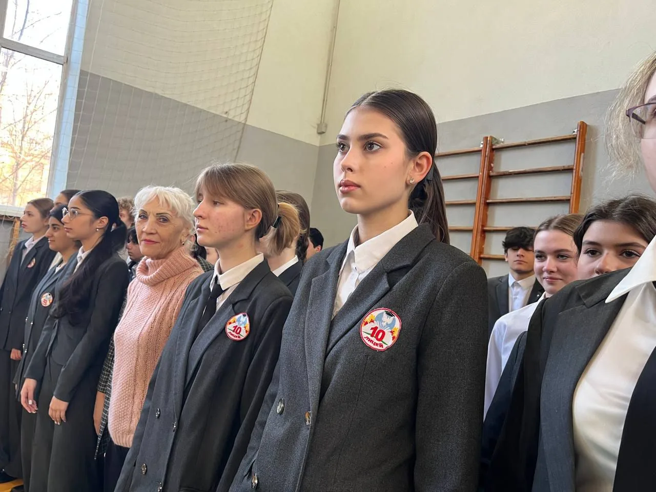 Утро понедельника 2 марта в лицее началось с традиционный торжественной линейки, церемонии вноса фла
