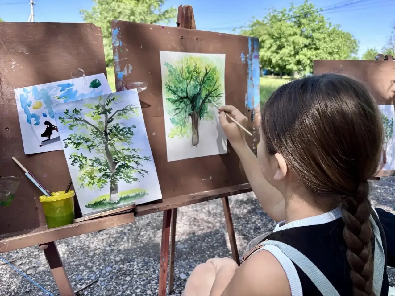 🌿 Природа как учитель: образовательный пленэр для детей 🎨

У юных художников  отделения «Живопись»