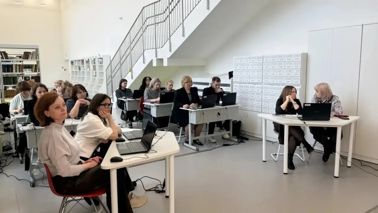 🤖 Искусственный интеллект в действии: как педагоги осваивают технологии будущего.  🏫На базе школы №4