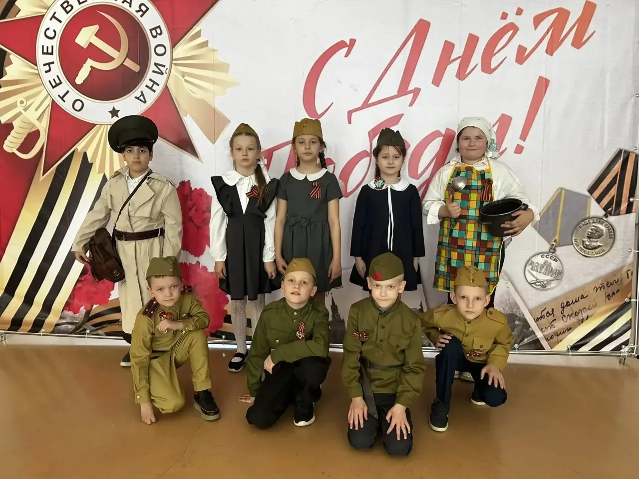🕊️ Никто не забыт, ничего не забыто: в начальной школе прошёл концерт   👏🏻В преддверии Дня Победы в 