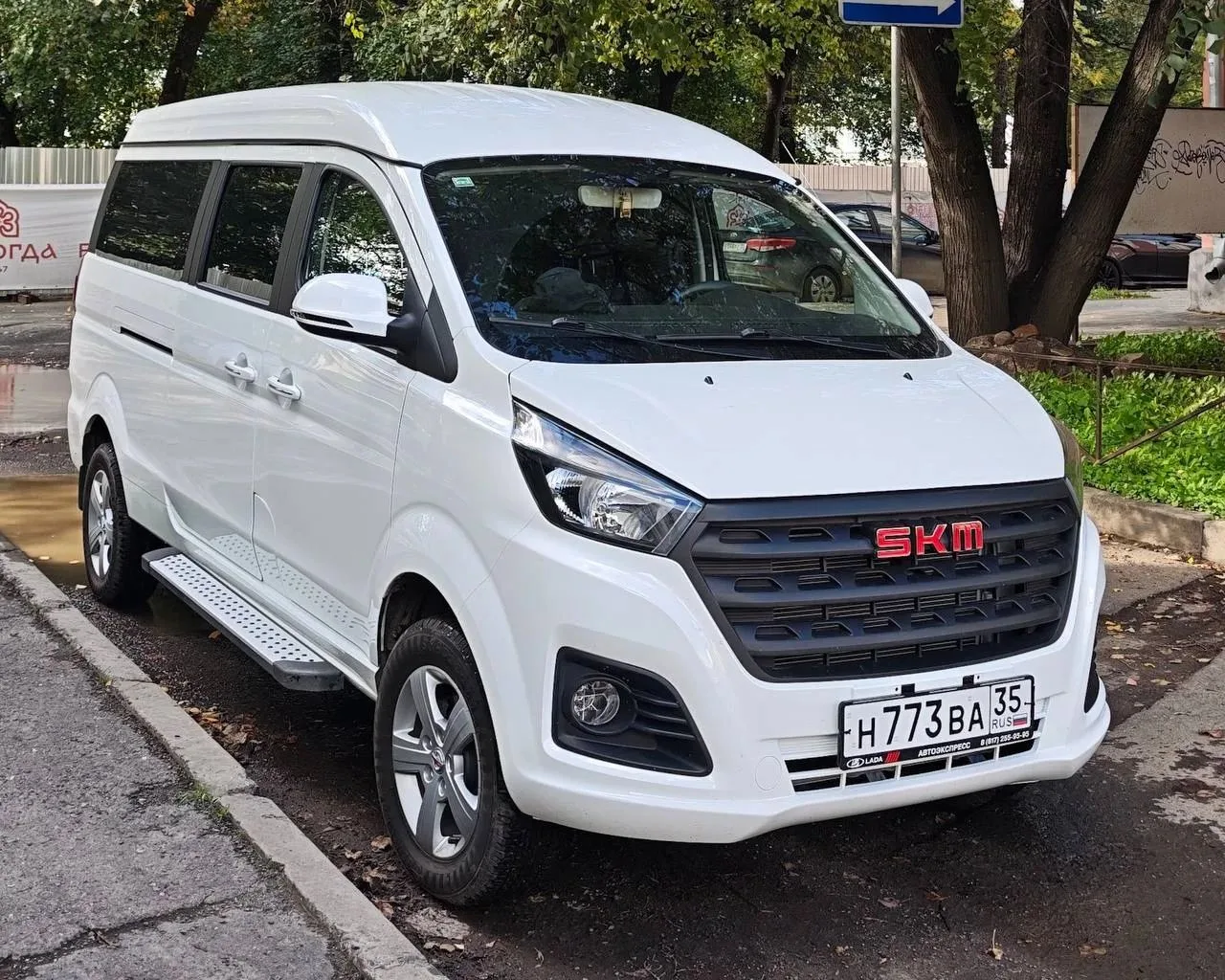 Минивэны SKM M7, собранные на АвтоВАЗе, начали появляться на дорогах. Фотография сделан...