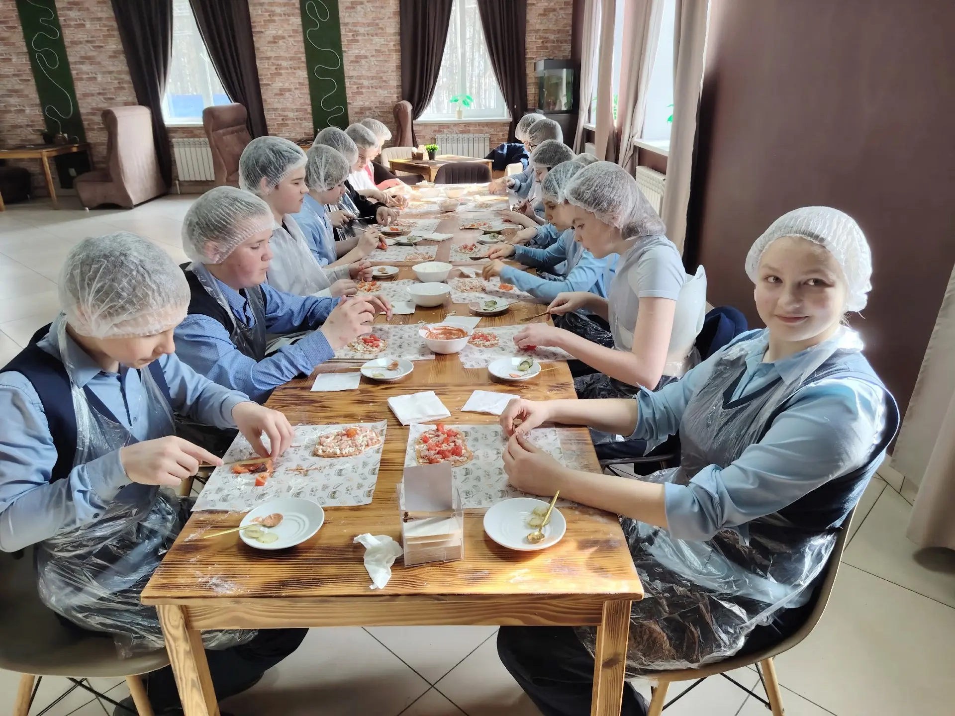 🍕 «ПИЦЦА-ПРАЗДНИК В «ШОКОЛАДЕ»: 7 «Б» НА ВЕСЕННИХ КАНИКУЛАХ!» 🍫✨  📍На весенних каникулах 7 «Б» класс