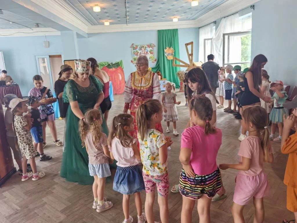 Сегодня в Копанском доме культуры было шумно и весело. Мы встречали праздник "Три Велик...