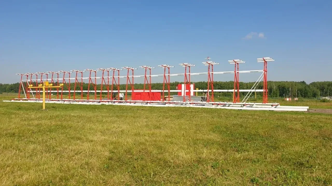 В Домодедовском центре ОВД установлена радиомаячная система посадки ILS 2700