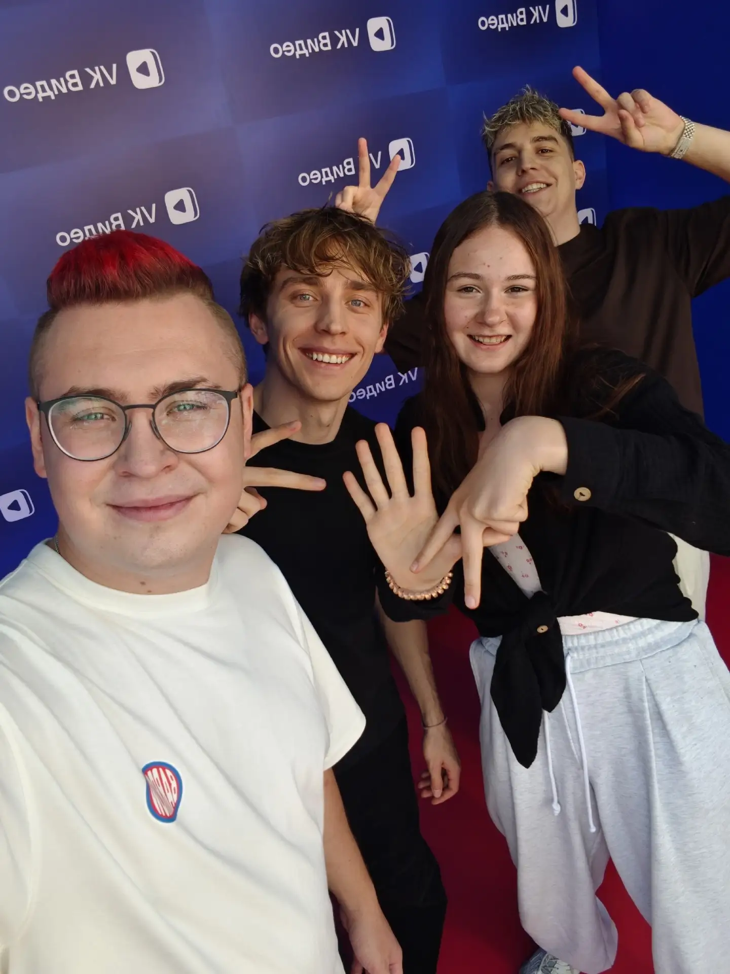 ✌️