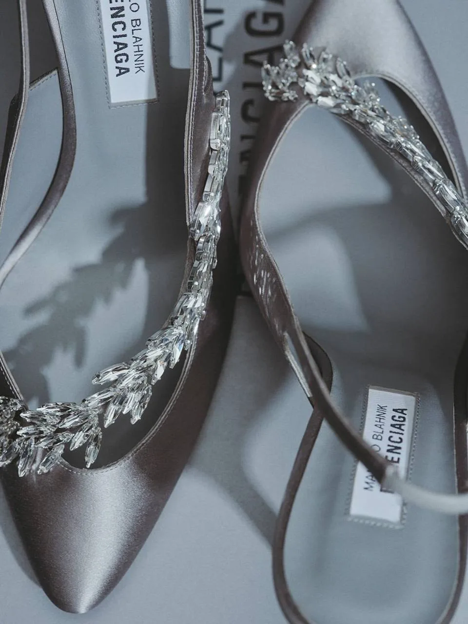 Туфли из коллаборации Balenciaga х Manolo Blahnik какие-то вот такие получились. Ждём модных невест 
