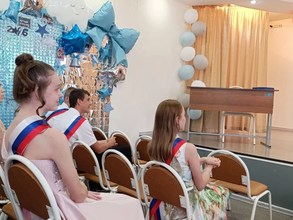 Да, мы - выпускники!
⁣
В пятницу в школе был полный аншлаг и море улыбок: нашим девятиклассникам вру