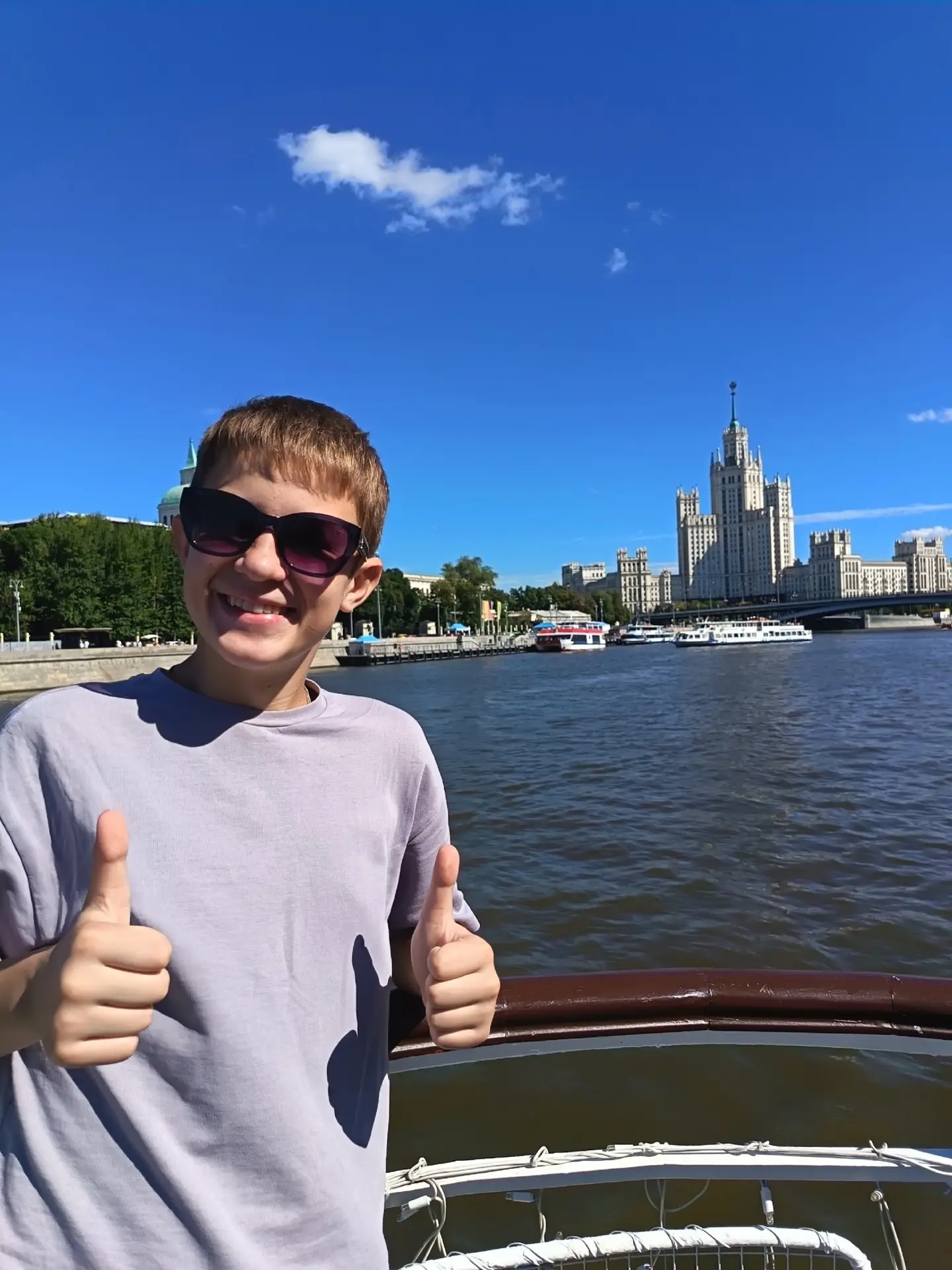 Москва, как много в этом звуке для сердца русского слилось, как много  в нем отозвалось...