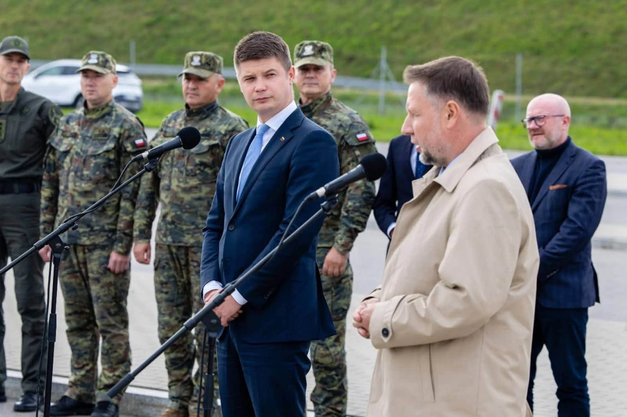 🇵🇱🇱🇹🤷‍♂️Глава МВД Польши на встрече с литовским министром не смог назвать сроков о...