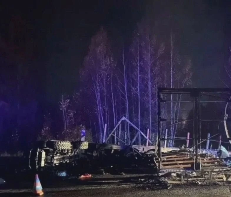 Два водителя погибли в столкновении с КамАЗом