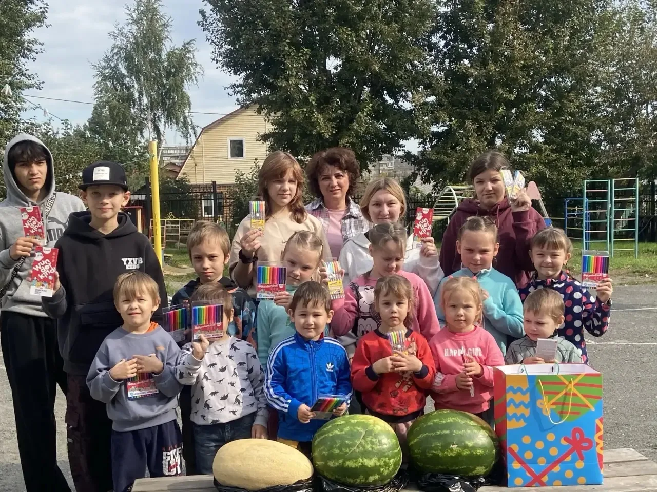 Сегодня к нашим ребятам заглянули замечательные гости — волонтёры АНО «Возрождение», чт...