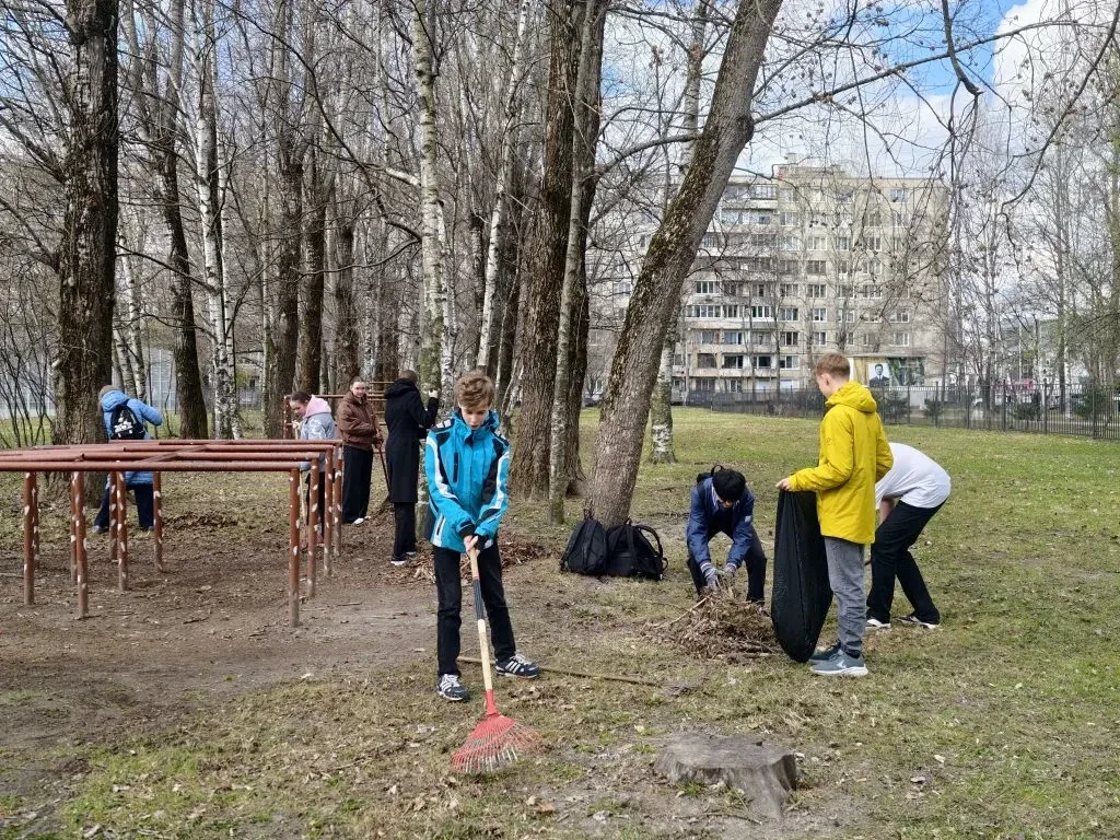 Апрель — время наводить порядок! ✨ 8В класс вместе со своим классным руководителем, Диной Вячеславов