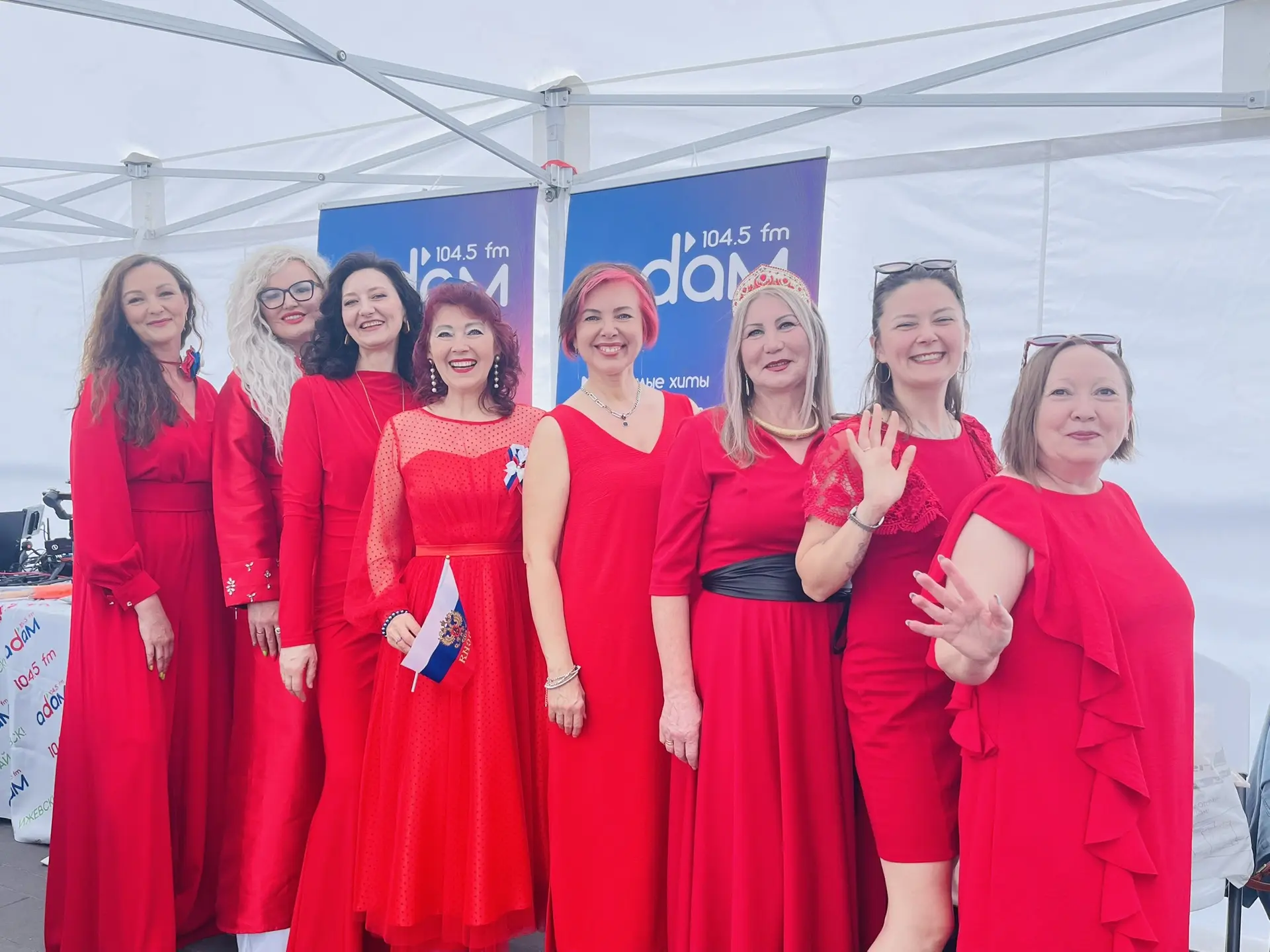 ♥️♥️♥️Магия красного! В гостях на открытой студии Адама «Женщины в красных платьях»♥️♥️♥️

Ну что за