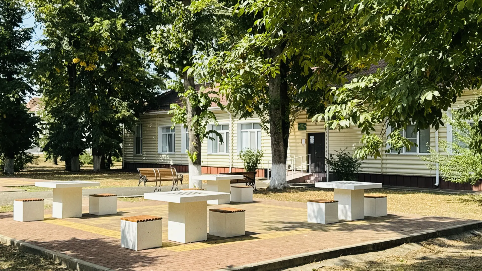 В Городском парке появились уличные столы для любителей шахмат