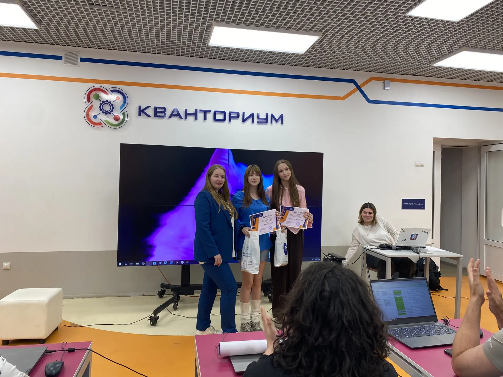 Учебный год закончился, но гимназисты продолжают участвовать в региональных конкурсах. В субботу 30 