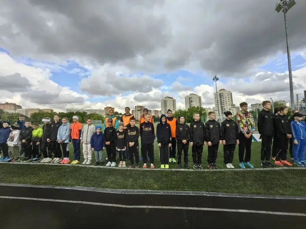 🏃‍♀️🏃‍♂️ На стадионе «Химик» прошли традиционные соревнования по легкоатлетическому м...