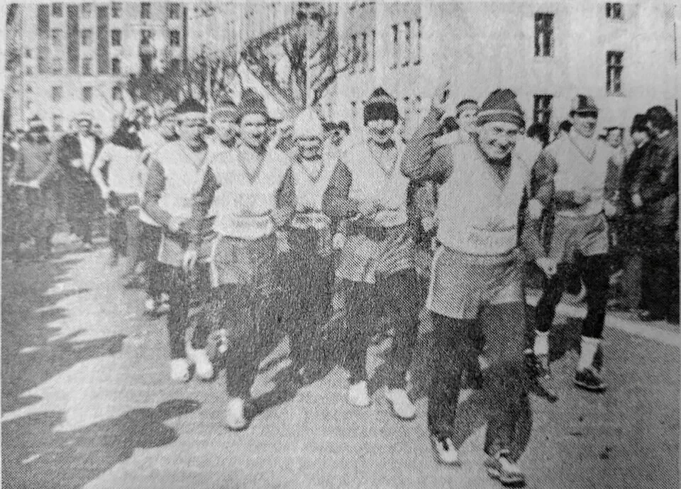 Старт сверхмарафона Киров — Ленинград. 1987 год.