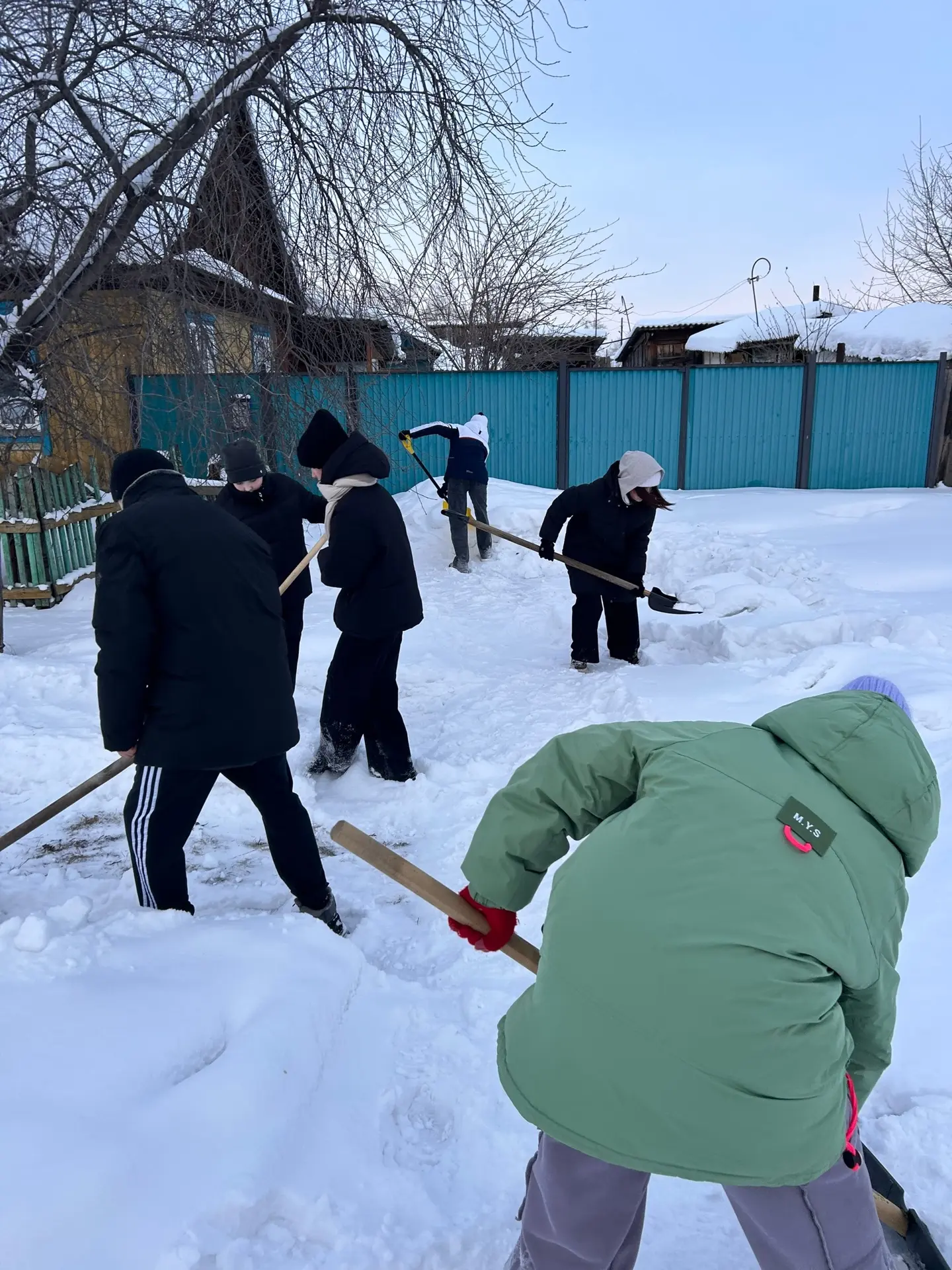 Акция по уборке снега «Тёплым словом, добрым делом»