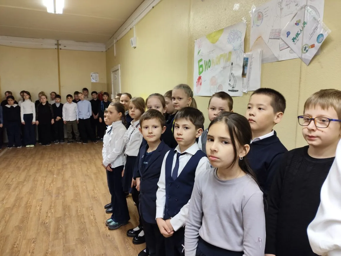 27 апреля — линейка о главном: как команда меняет всё 🧩  Наша еженедельная линейка началась с торжес