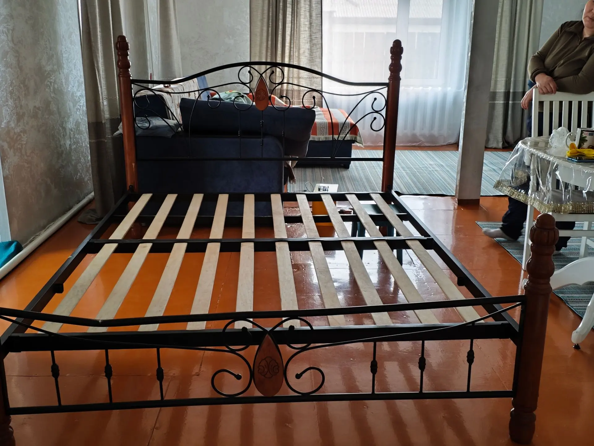 Продам кровать 8 тыс тел:89527518881
