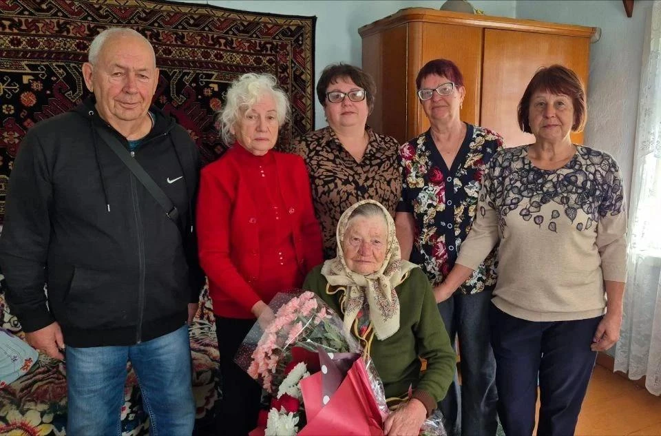 Сегодня 95-летие отмечает труженица тыла, жительница п. Кавалерово Октябрина Тихоненко.