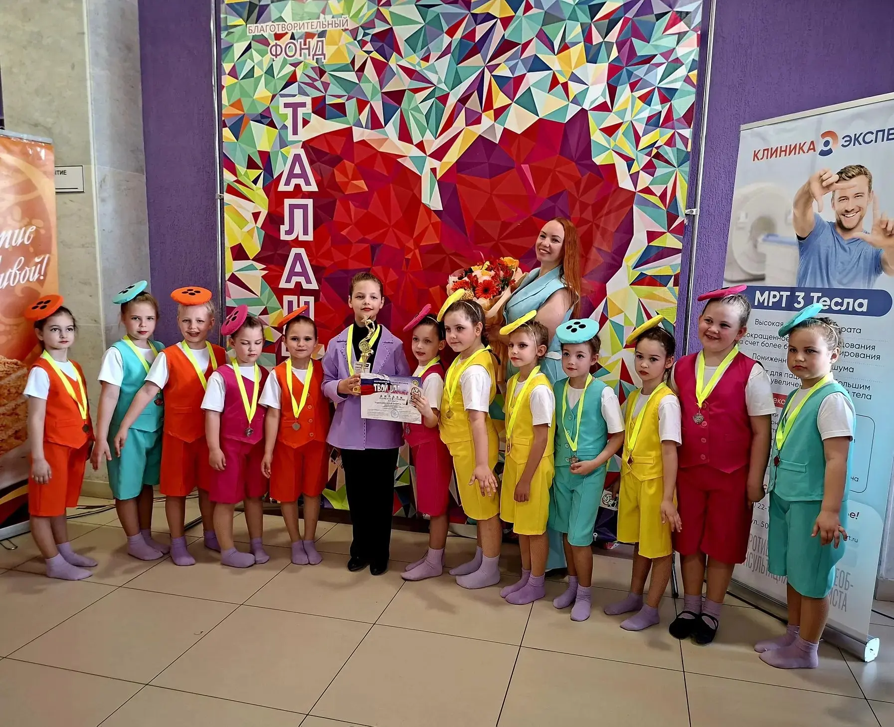 Штоколова Мирослава, учащаяся 1 "Г" класса, в составе Ансамбля современного танца "АКЦЕНТ" под руков